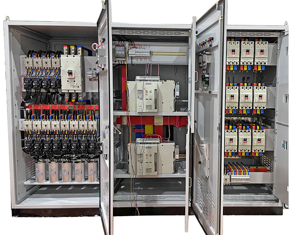 Mặt thiết bị Tủ điện chuyển nguồn tự động ATS 2000A sử dụng 2 ACB có ngăn tụ bù 700kvar